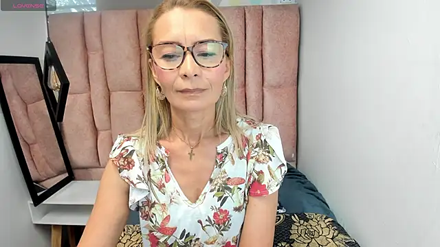 Snapshot of Issa_Milf__ chatting on February 25, 2026, 1:22 pm Issa Milf online show from February 25, 2026, 1:22 pm