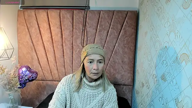 Snapshot of Issa_Milf__ chatting on October 12, 2025, 12:06 pm Issa Milf online show from October 12, 2025, 12:06 pm