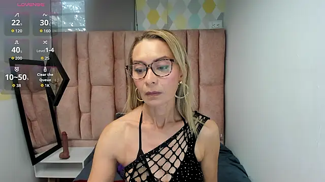 Issa Milf   online show from March 5, 2026, 1:19 pm