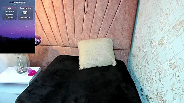 Snapshot of Issa_Milf__ chatting on October 10, 2025, 1:01 pm Issa Milf online show from October 10, 2025, 1:01 pm