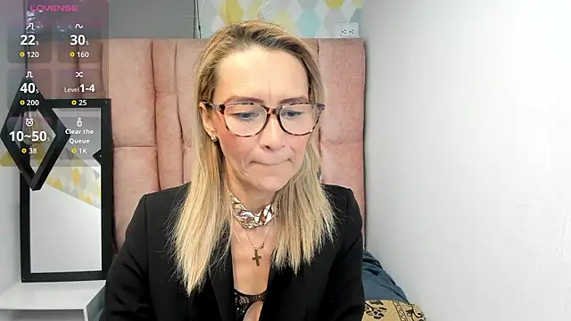 Snapshot of Issa_Milf__ chatting on February 14, 2026, 1:11 pm Issa Milf online show from February 14, 2026, 1:11 pm