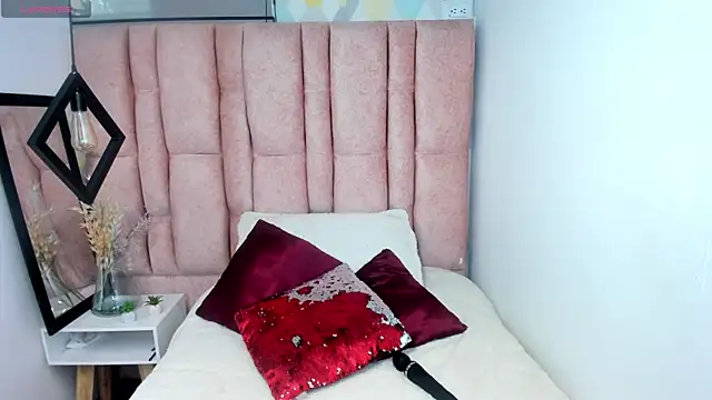 Issa Milf   online show from May 20, 2026, 1:52 pm
