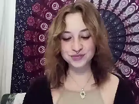 Snapshot of AdalynKiss chatting on October 5, 2025, 6:20 pm AdalynKiss online show from October 5, 2025, 6:20 pm