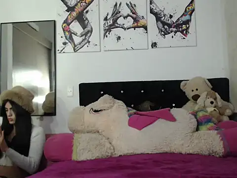 Snapshot of Redvelvett22 chatting on October 18, 2025, 5:20 am Redvelvett22 online show from October 18, 2025, 5:20 am