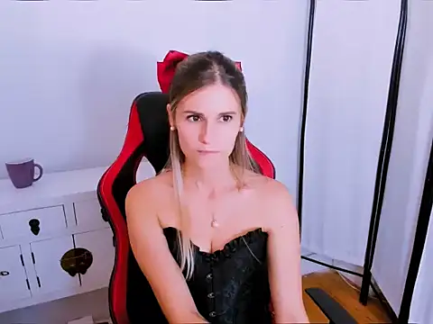 Snapshot of CatrinAmore chatting on October 9, 2025, 2:17 pm CatrinAmore online show from October 9, 2025, 2:17 pm