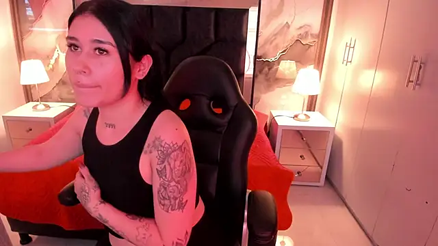 SusanVilla online show from January 6, 2026, 7:40 pm