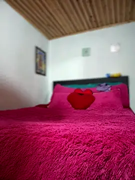 NICOLLE  12 online show from December 19, 2025, 1:46 pm