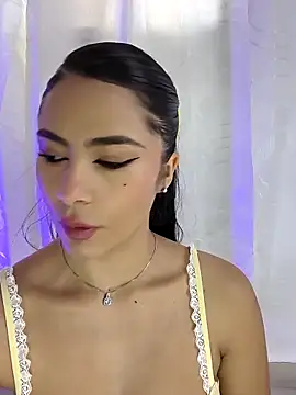 Snapshot of In-Ur-dreams chatting on October 4, 2025, 5:03 pm In-Ur-dreams online show from October 4, 2025, 5:03 pm