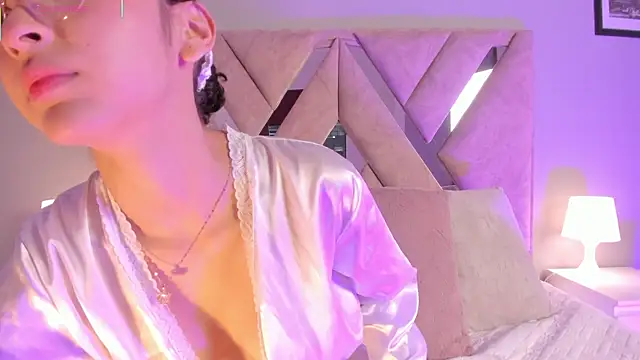 lyalee online show from November 30, 2025, 12:17 pm