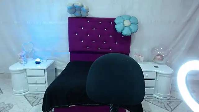 Snapshot of SaharaJohson chatting on November 8, 2025, 3:43 am SaharaJohson online show from November 8, 2025, 3:43 am