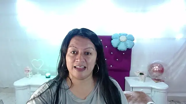 Snapshot of SaharaJohson chatting on October 10, 2025, 4:13 am SaharaJohson online show from October 10, 2025, 4:13 am