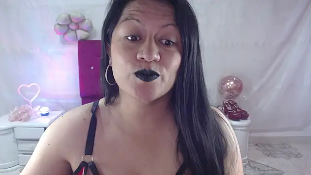 Snapshot of SaharaJohson chatting on October 18, 2025, 4:36 am SaharaJohson online show from October 18, 2025, 4:36 am