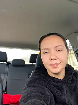 CamillaHessel online show from November 9, 2025, 1:48 pm