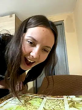 CamillaHessel online show from November 10, 2025, 11:59 am