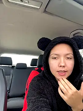 CamillaHessel online show from November 5, 2025, 1:03 pm