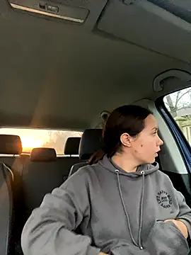 CamillaHessel online show from November 4, 2025, 2:54 pm