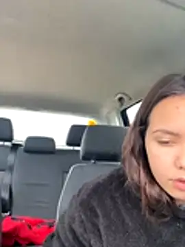 CamillaHessel online show from November 7, 2025, 1:59 pm