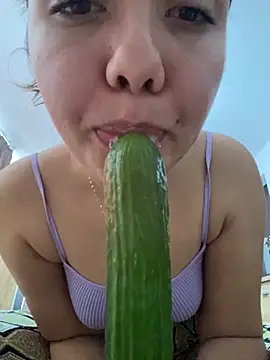 CamillaHessel online show from October 28, 2025, 9:41 am