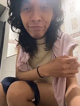 MadamLeRouge online show from October 17, 2025, 10:11 pm