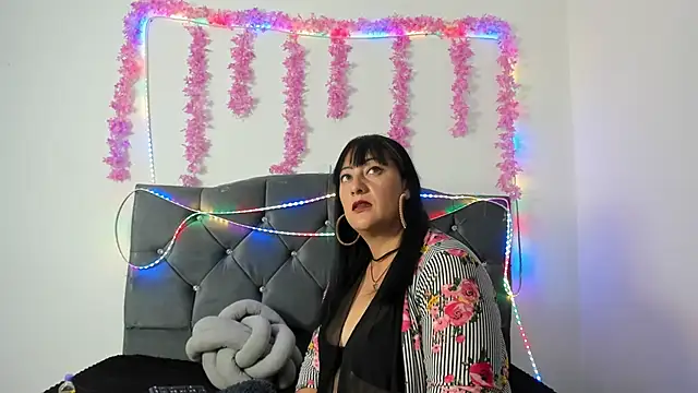 Sasha Smith4 online show from October 2, 2025, 8:45 pm