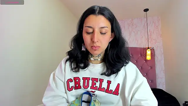 Iris  77 online show from November 5, 2025, 3:04 pm