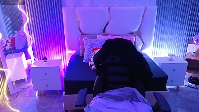 Ixchel tay online show from April 15, 2026, 3:23 am