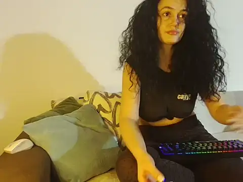 JadeLure online show from October 2, 2025, 5:49 pm