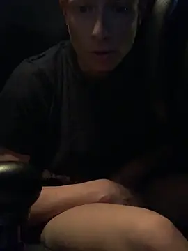 GoldenPussy1329 online show from November 5, 2025, 10:02 pm