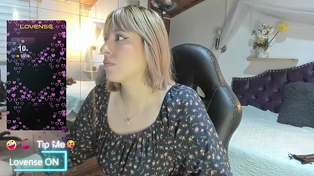 sophialyh 1 online show from February 21, 2026, 12:51 pm