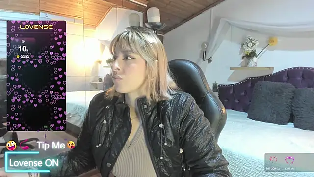 sophialyh 1 online show from February 23, 2026, 12:39 pm