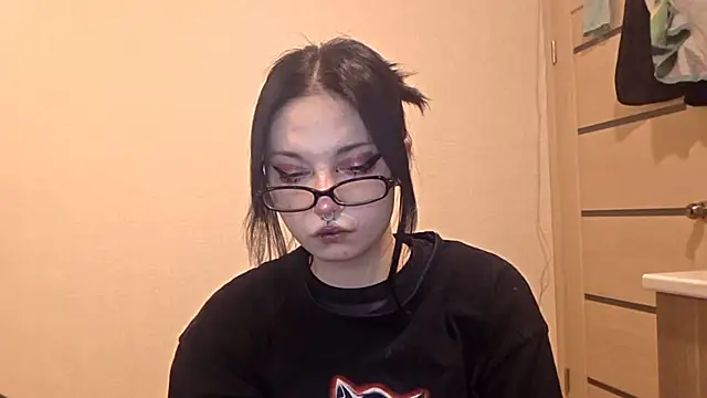 Snapshot of Beeping_Creature chatting on February 12, 2026, 4:29 pm Beeping Creature online show from February 12, 2026, 4:29 pm