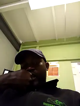 Snapshot of biggx33 chatting on October 2, 2025, 10:18 am biggx33 online show from October 2, 2025, 10:18 am