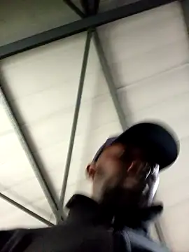 Snapshot of biggx33 chatting on October 3, 2025, 6:04 am biggx33 online show from October 3, 2025, 6:04 am