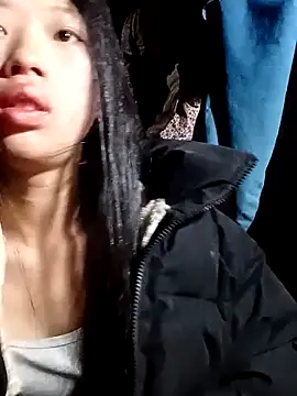 Snapshot of Khanhu_xx chatting on February 3, 2026, 11:43 pm Khanhu xx online show from February 3, 2026, 11:43 pm