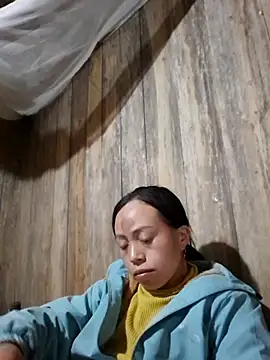 Tuyet xx online show from November 26, 2025, 4:01 am