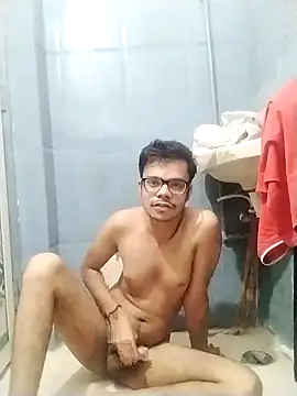 Snapshot of sexybobby13 chatting on October 29, 2025, 8:57 am sexybobby13 online show from October 29, 2025, 8:57 am