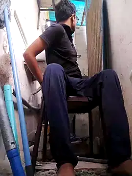 Snapshot of sexybobby13 chatting on October 13, 2025, 9:11 am sexybobby13 online show from October 13, 2025, 9:11 am