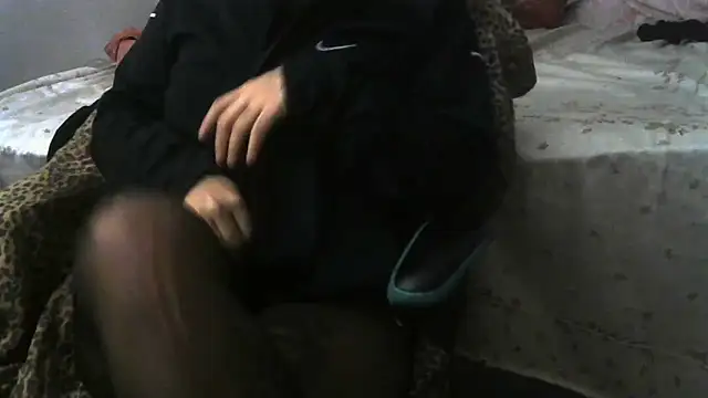 cutiefeet00 online show from October 19, 2025, 9:39 pm