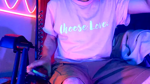 highinhtxx online show from December 4, 2025, 7:13 pm