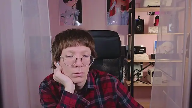 Snapshot of TommieHi chatting on October 5, 2025, 12:40 pm TommieHi online show from October 5, 2025, 12:40 pm