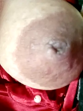 Hotmommax online show from October 29, 2025, 5:45 pm