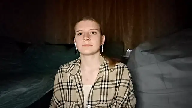 LynteriLain online show from October 1, 2025, 8:24 pm