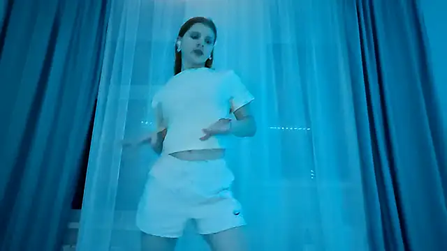 LynteriLain online show from November 6, 2025, 7:40 pm