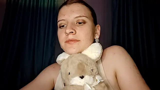 LynteriLain online show from November 3, 2025, 7:39 pm