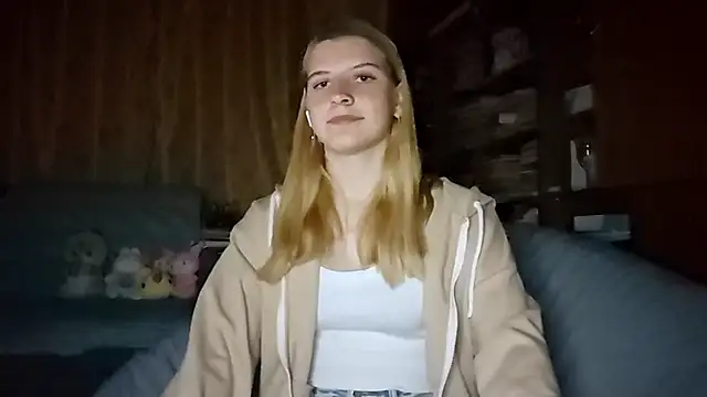 LynteriLain online show from September 28, 2025, 8:38 pm
