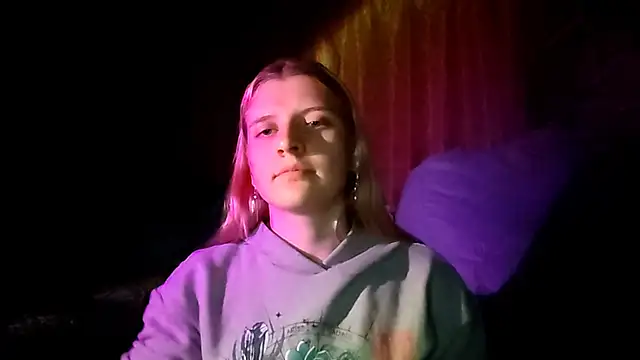 LynteriLain online show from October 7, 2025, 8:32 pm