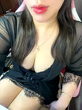 Snapshot of Gina999 chatting on November 10, 2025, 2:33 pm Gina999 online show from November 10, 2025, 2:33 pm