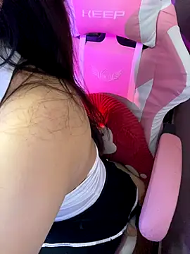 Snapshot of Gina999 chatting on October 30, 2025, 4:11 am Gina999 online show from October 30, 2025, 4:11 am