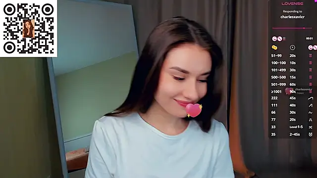 MinaRuzzo online show from November 10, 2025, 5:23 am