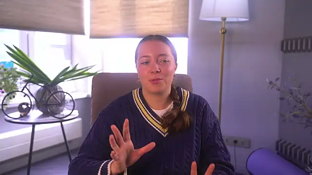 IvyBronsky online show from September 28, 2025, 4:41 am